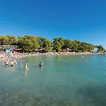 Lovely In Tatil Evi Lisane Tinjske