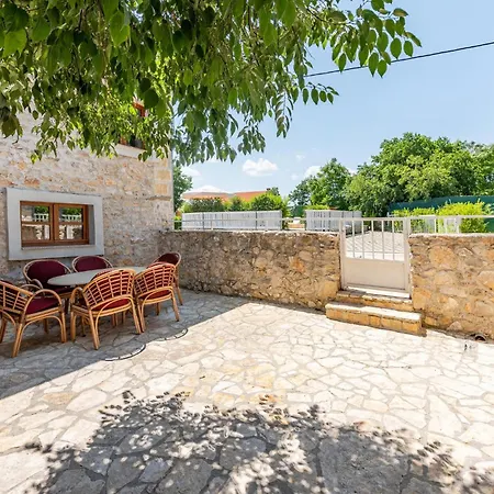 Vikendica Gorgeous In Lisane Tinjske